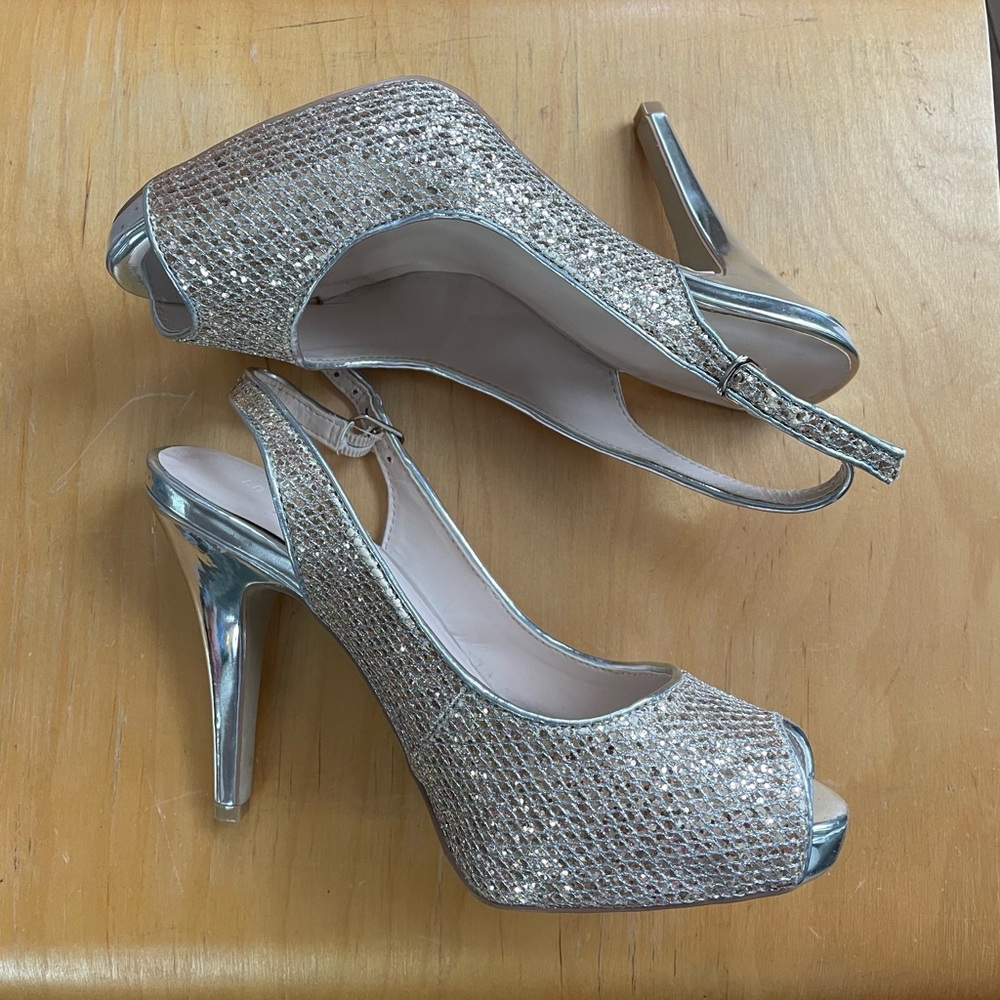 Elegant light gold/Silvery Peep-Toe Slingback Heels